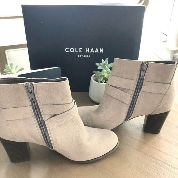 ๐ค๐ต COLE HAAN SIGNATURE LEATHER BOOTIES NWT๐ต๐ค - Picture 4 of 8